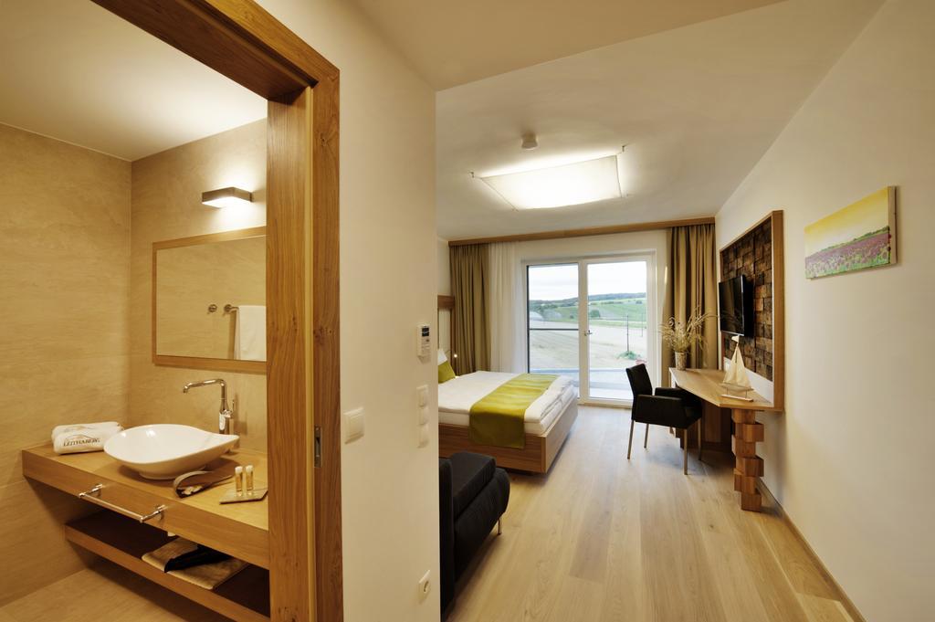 Gut Leithaberg Hotel Jois Exterior photo