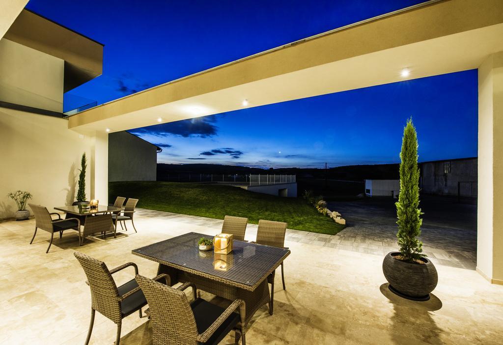 Gut Leithaberg Hotel Jois Exterior photo