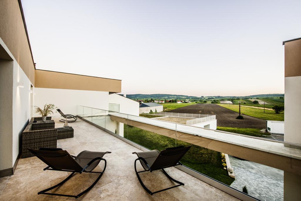 Gut Leithaberg Hotel Jois Exterior photo