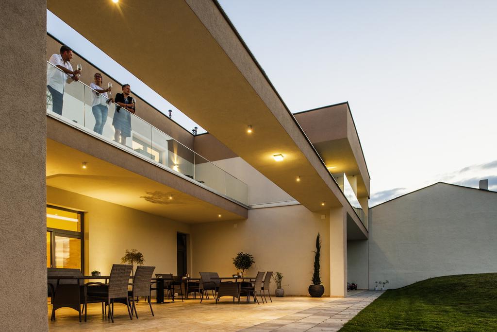 Gut Leithaberg Hotel Jois Exterior photo