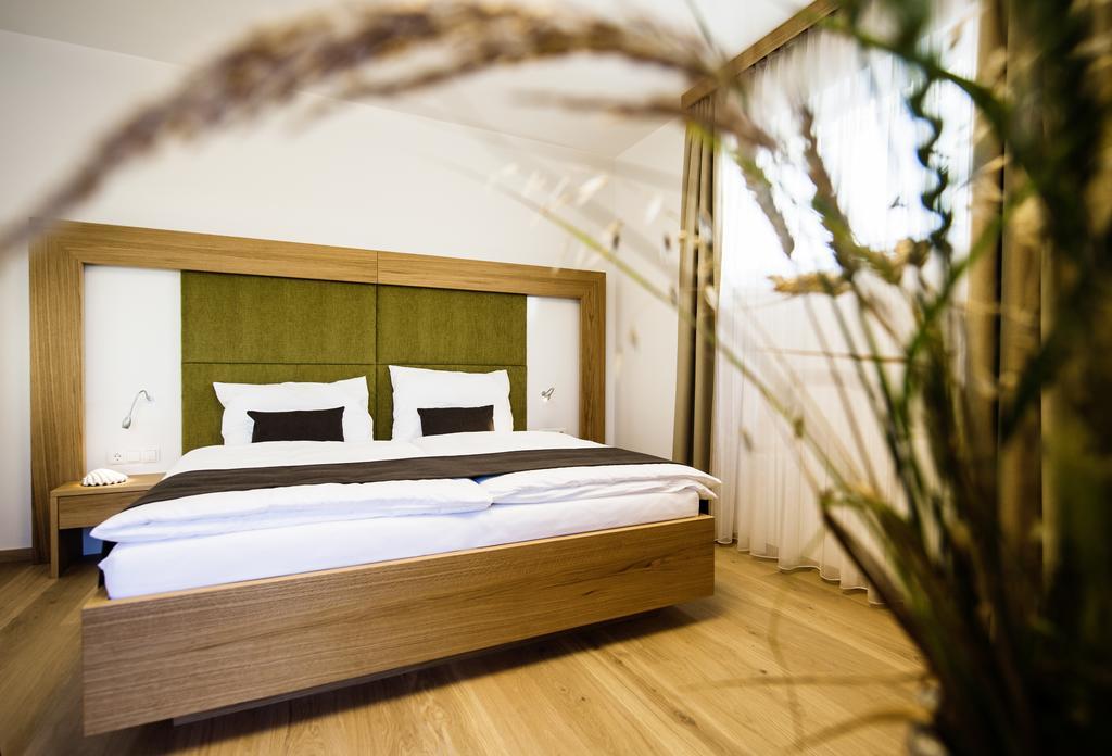 Gut Leithaberg Hotel Jois Exterior photo