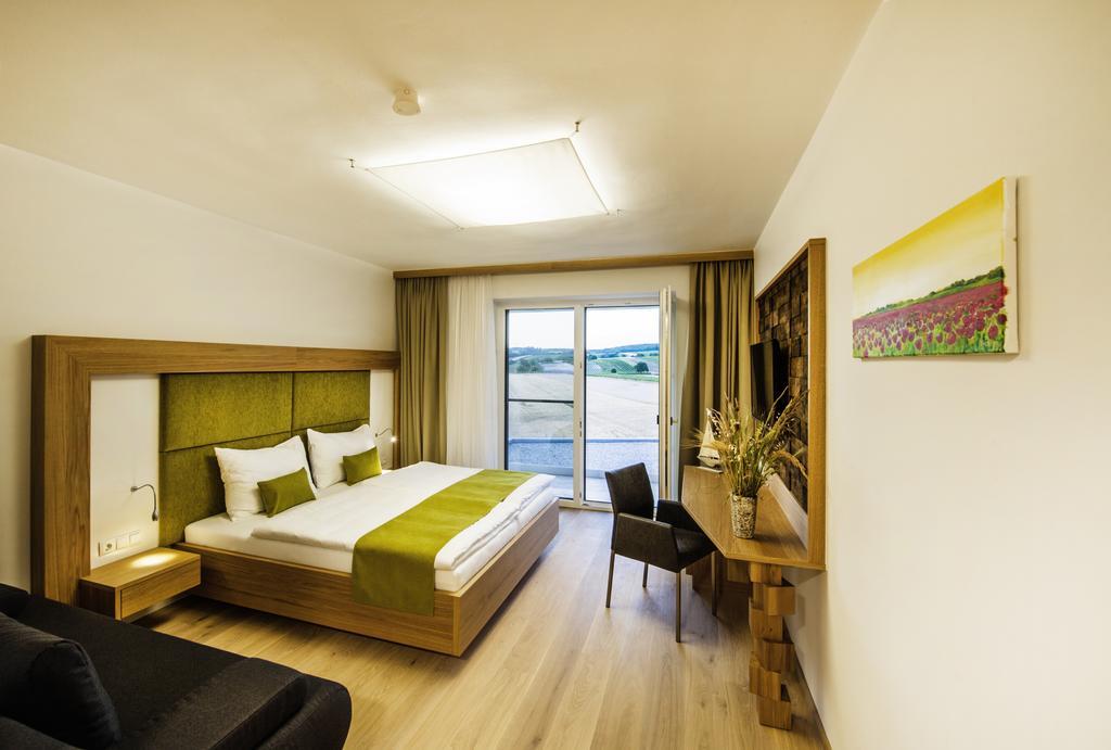 Gut Leithaberg Hotel Jois Exterior photo