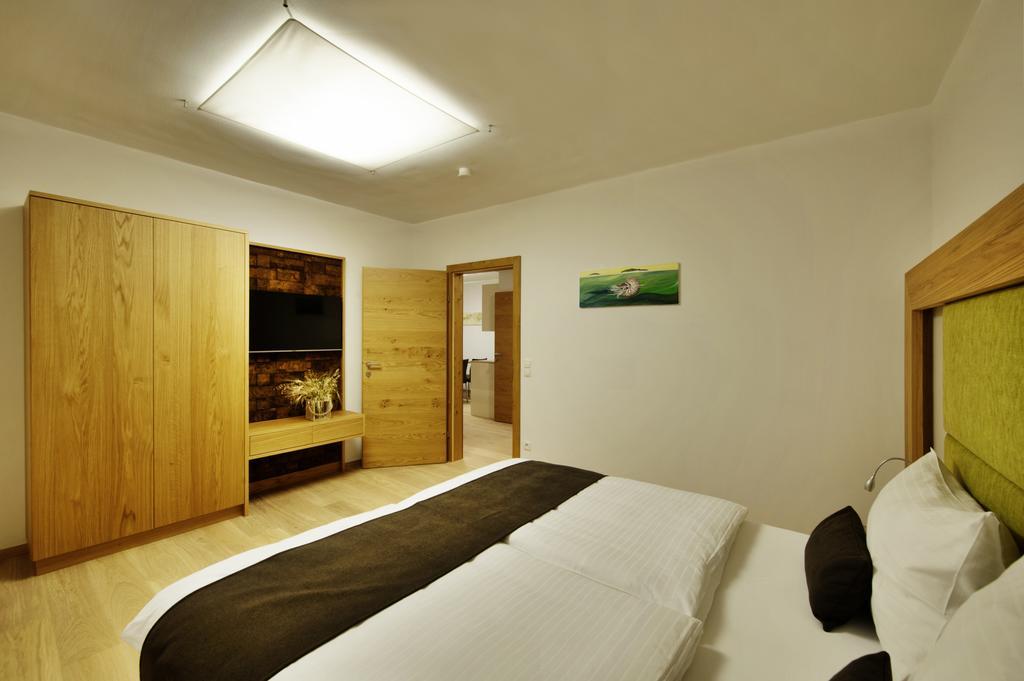 Gut Leithaberg Hotel Jois Exterior photo