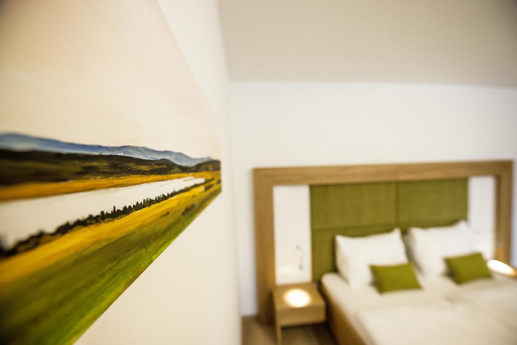Gut Leithaberg Hotel Jois Exterior photo