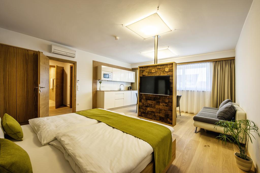 Gut Leithaberg Hotel Jois Exterior photo