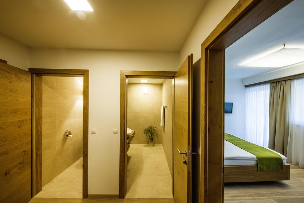 Gut Leithaberg Hotel Jois Exterior photo