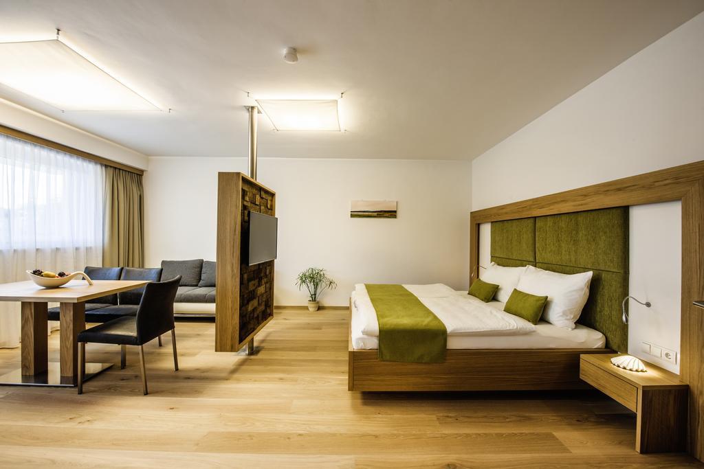 Gut Leithaberg Hotel Jois Exterior photo